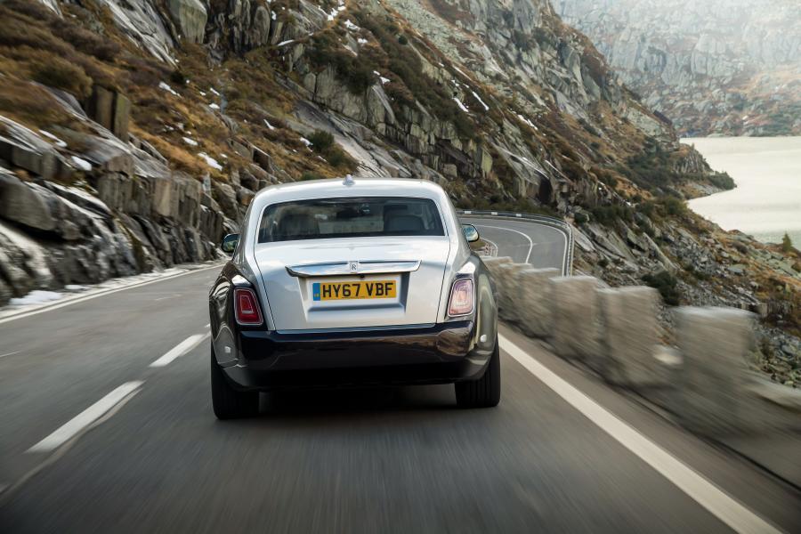  Rolls-Royce Phantom EWB 2017 года  (UK) (фото 2 из 40)